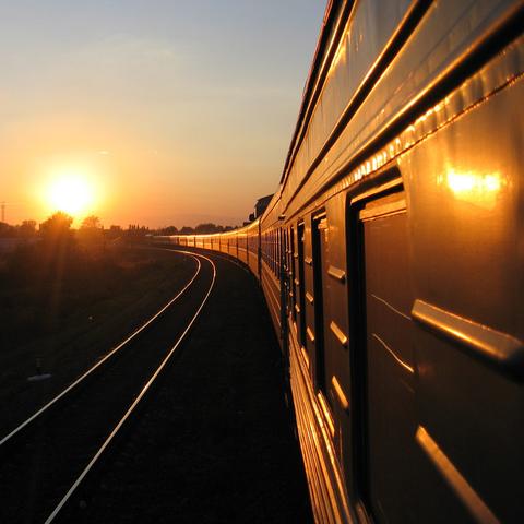 (来不及就开始跑是什么歌)来不及啦快上车，让我们一起迎接难忘的旅程与冒险！