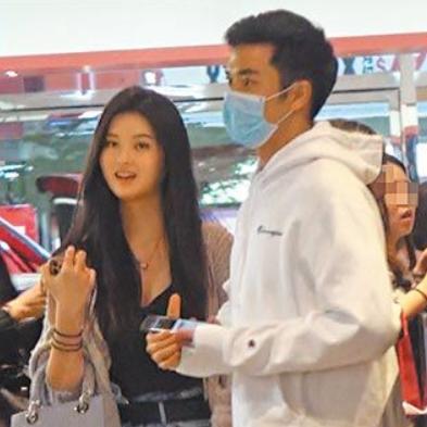 (甜了个蜜在线试听)甜了个蜜MV：探索甜蜜爱情的音乐之旅与浪漫故事背后的深意